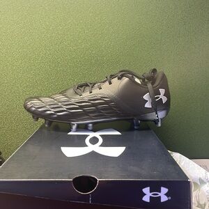Under armour soccer cleats. Unisex, new and never worn